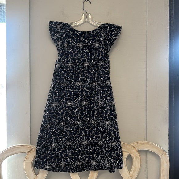 LOFT Black and White Floral Embroidered Flutter Sleeve V Neck Shift Dress Size M - Picture 5 of 5